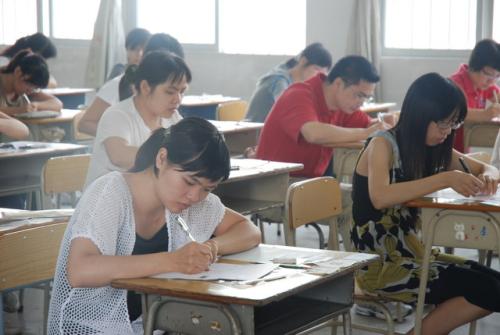 日照成人高考和自考有什么不同？